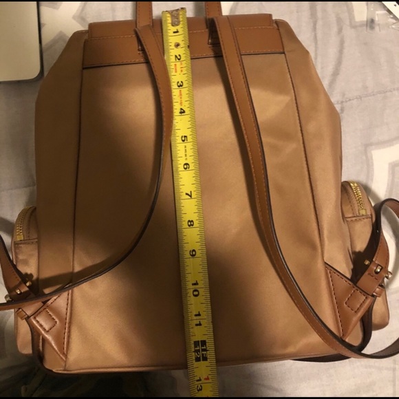 Michael Kors Abbey LG Cargo backpack Tan - Picture 8 of 8